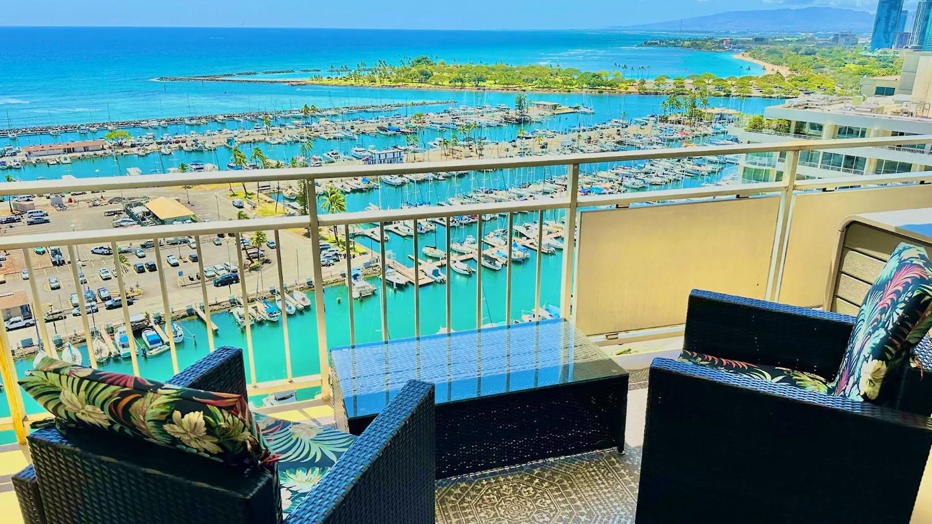 Waikiki Beach Experience! Luxury Oceanview Suite! Honolulu