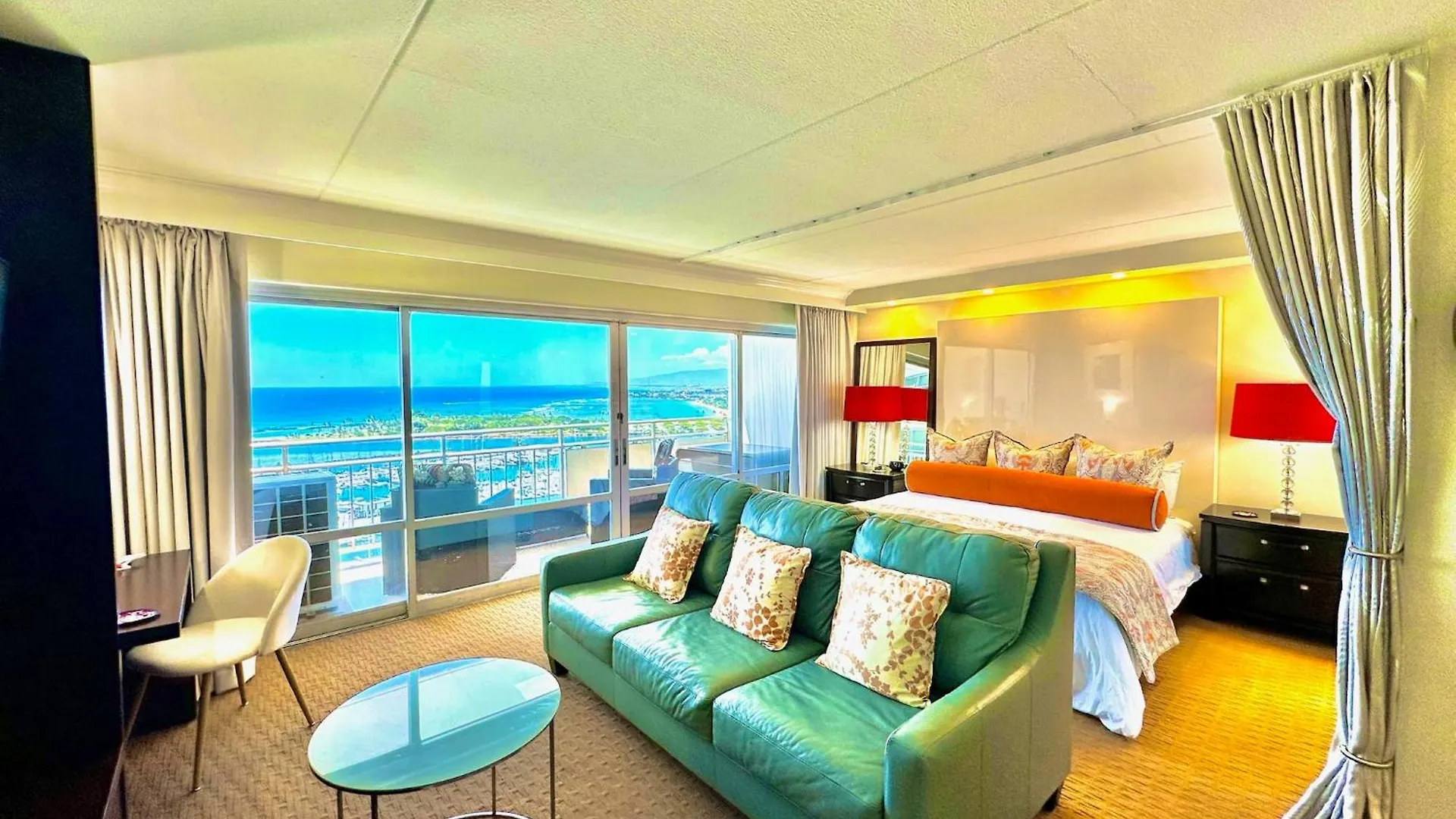 Waikiki Beach Experience! Luxury Oceanview Suite! Honolulu