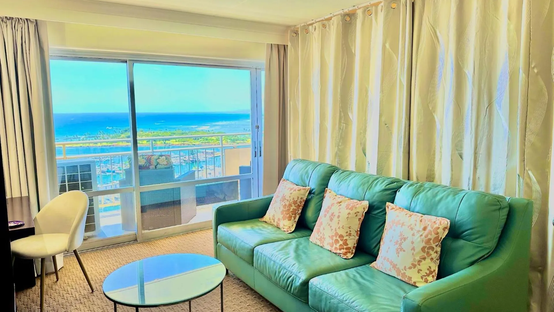 Waikiki Beach Experience! Luxury Oceanview Suite! Honolulu