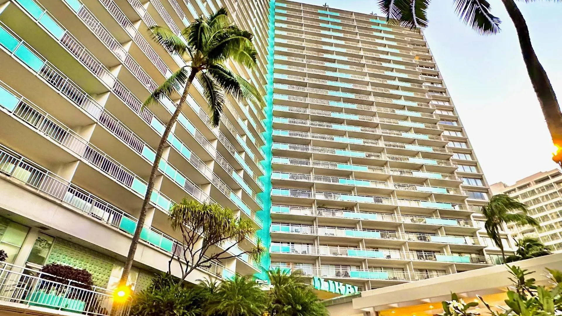 Waikiki Beach Experience! Luxury Oceanview Suite! Honolulu Aparthotel
