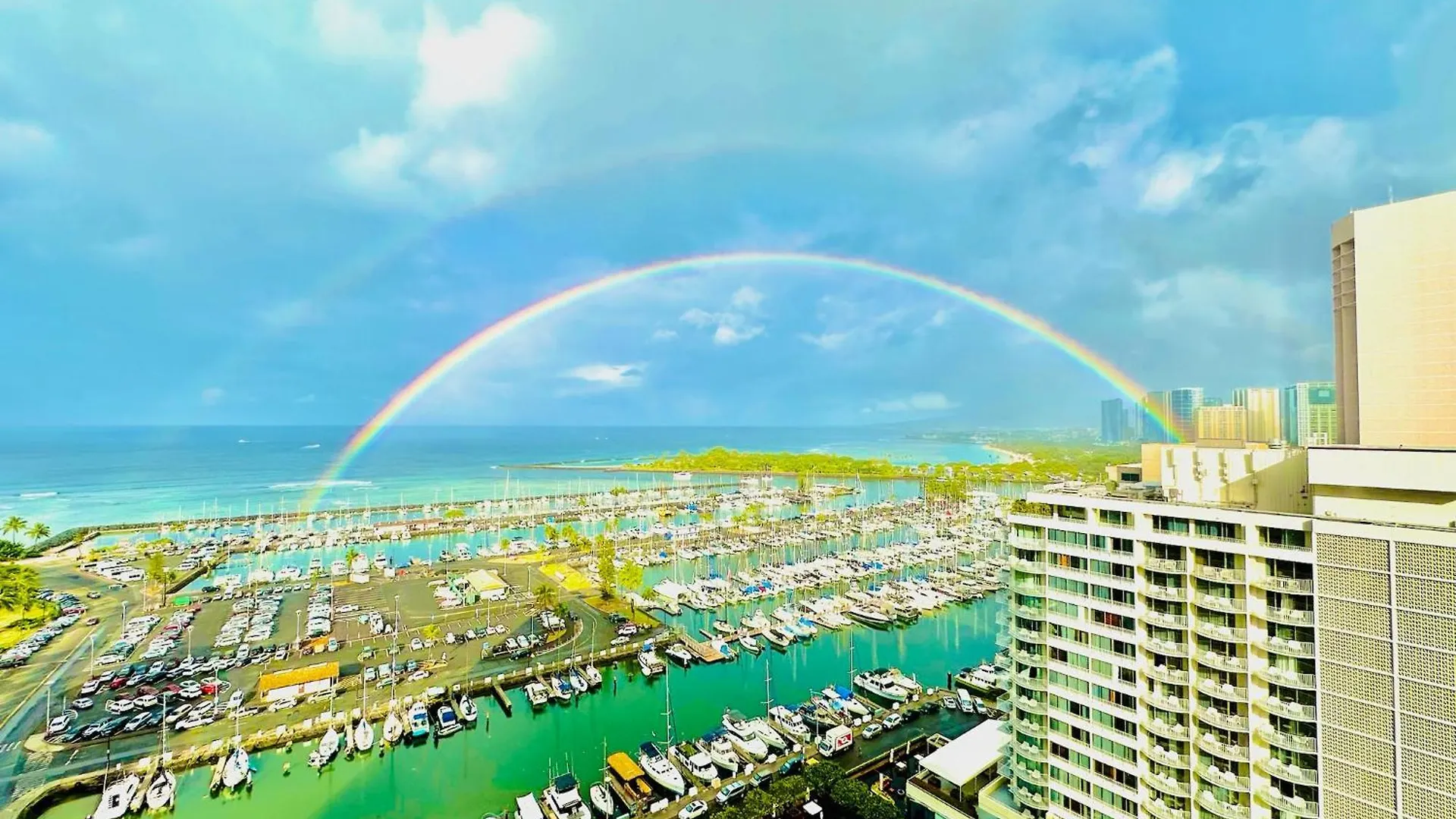 Aparthotel Waikiki Beach Experience! Luxury Oceanview Suite! Honolulu