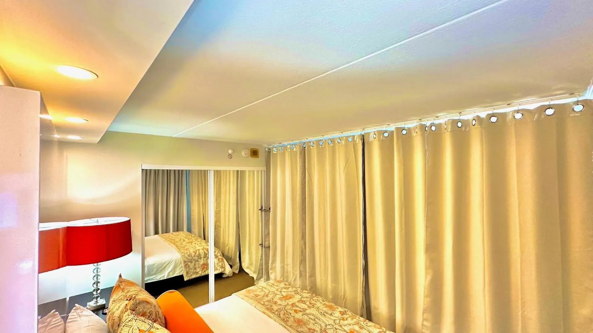Waikiki Beach Experience! Luxury Oceanview Suite! Honolulu Aparthotel