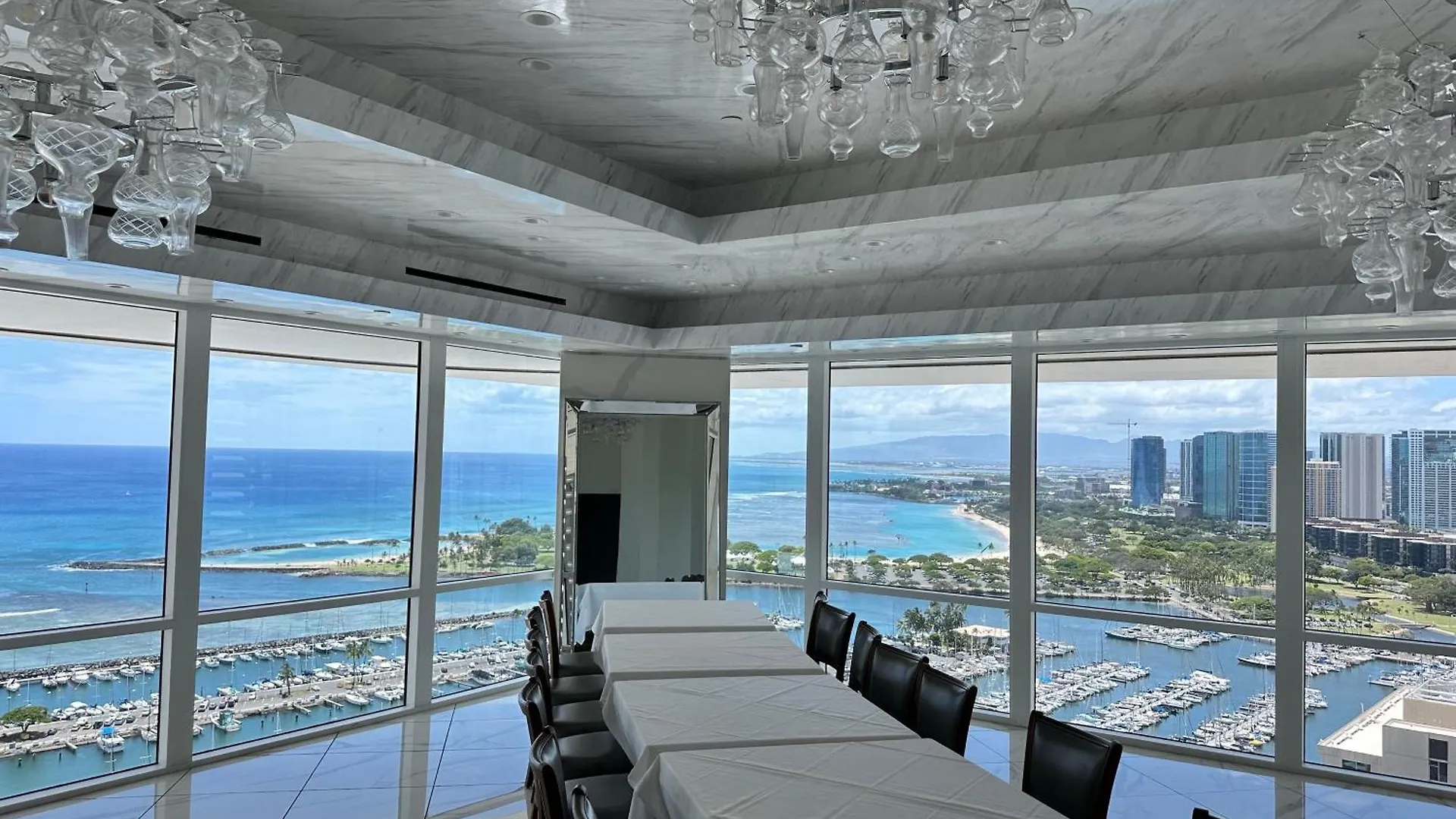 Aparthotel Waikiki Beach Experience! Luxury Oceanview Suite! Honolulu