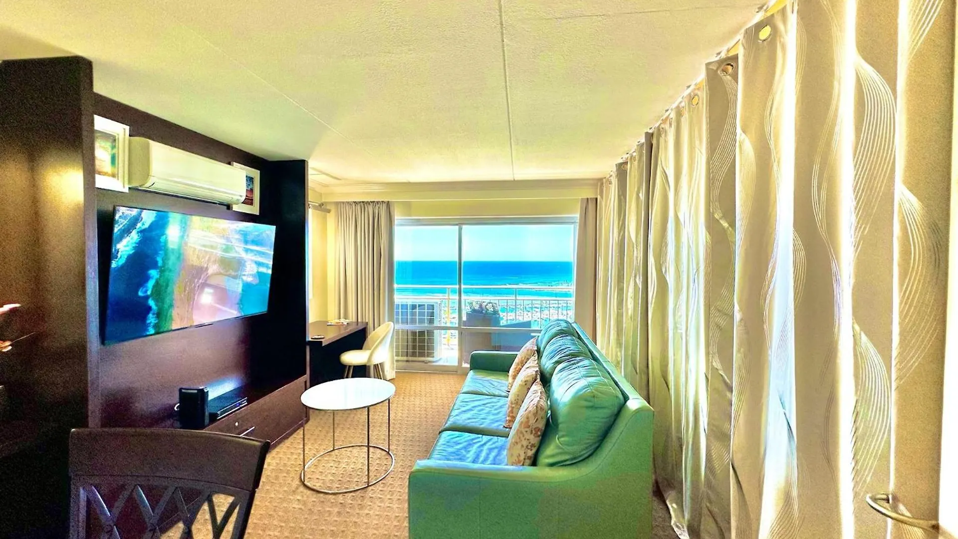 Aparthotel Waikiki Beach Experience! Luxury Oceanview Suite! Honolulu